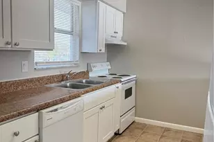 3325 SE 15th Pl, Cape Coral, FL 33904 - Photo 3