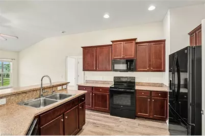 1006 NE 33rd St, Cape Coral, FL 33909 - Photo 11