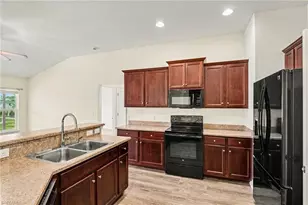 1006 NE 33rd St, Cape Coral, FL 33909 - Photo 11