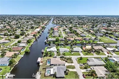 2206 SE 10th Pl, Cape Coral, FL 33990 - Photo 35
