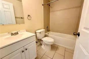 1044 NE 8th Pl, Cape Coral, FL 33909 - Photo 9