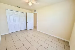 1044 NE 8th Pl, Cape Coral, FL 33909 - Photo 5