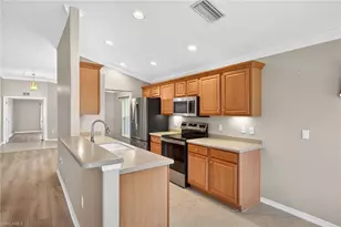 9550 Hemingway Ln, Fort Myers, FL 33913 - Photo 5