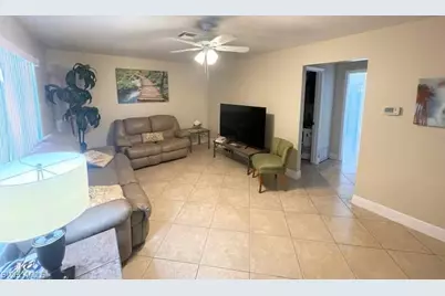 712 SE 47th St #Left Side, Cape Coral, FL 33904 - Photo 3