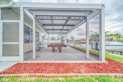 946 SE 23rd Pl, Cape Coral, FL 33990 - Photo 37