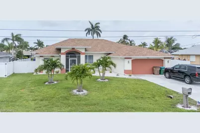 946 SE 23rd Pl, Cape Coral, FL 33990 - Photo 3