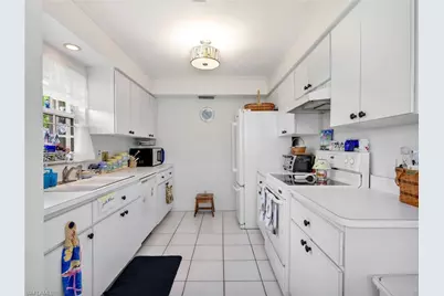 221 SE 10th Ter, Cape Coral, FL 33990 - Photo 17