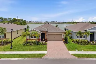 628 Parkshore Lk Ave, Cape Coral, FL 33993 - Photo 35