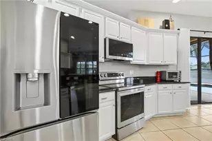 2400 SW 39th Terrace, Cape Coral, FL 33914 - Photo 9