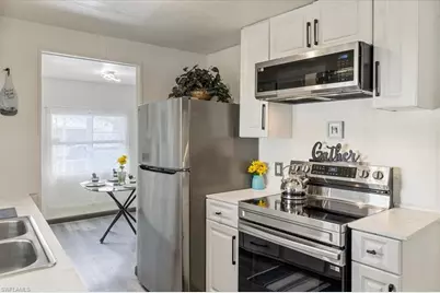 952 Days Ln, North Fort Myers, FL 33917 - Photo 5