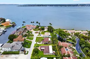 833 N Town and River Dr, Fort Myers, FL 33919 - Photo 17