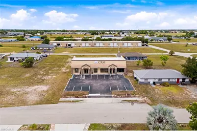 1009 NE 8th Ter, Cape Coral, FL 33909 - Photo 5