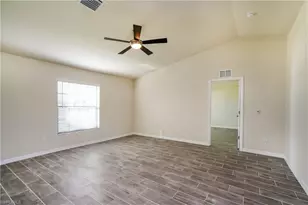 911 NE 9th St, Cape Coral, FL 33909 - Photo 3