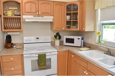 6801 Lake McGregor Cir, Fort Myers, FL 33919 - Photo 7