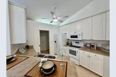 910 SW 3rd Ave, Cape Coral, FL 33991 - Photo 11