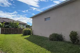 902 SW 21st Ln, Cape Coral, FL 33991 - Photo 17