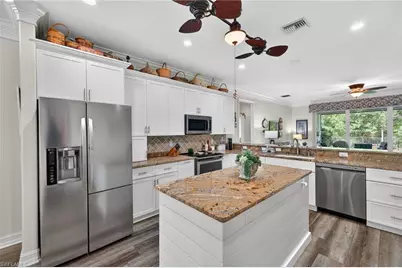 11138 Lakeland Cir, Fort Myers, FL 33913 - Photo 3