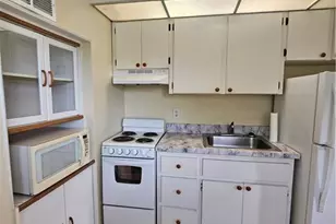 8101 Country Rd, Fort Myers, FL 33919 - Photo 9