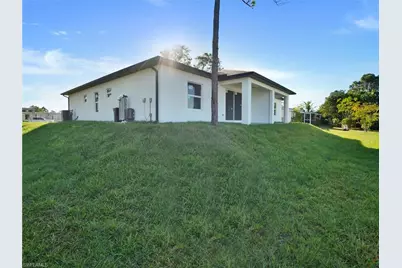918 Eisenhower Blvd, Lehigh Acres, FL 33974 - Photo 13