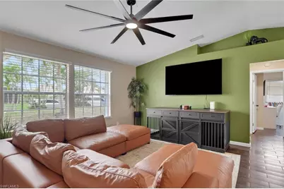 621 SW 29th Ter, Cape Coral, FL 33914 - Photo 5
