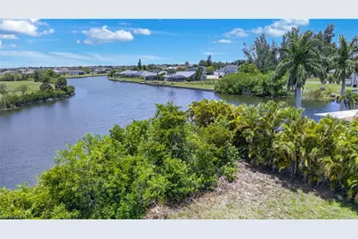 2746 NW 10th St, Cape Coral, FL 33993 - Photo 13