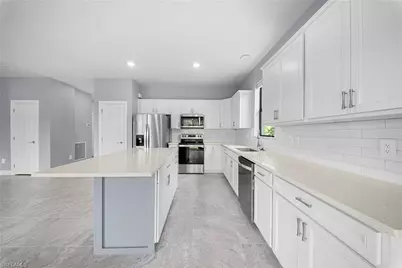 3685 E Hampton Cir, Alva, FL 33920 - Photo 15