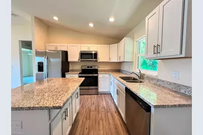 1173 E Benbow Cir, Labelle, FL 33935 - Photo 11
