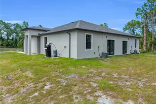 1054 Ainsworth St E, Lehigh Acres, FL 33974 - Photo 7