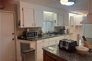 94 Poinsettia Dr, Fort Myers, FL 33905 - Photo 9