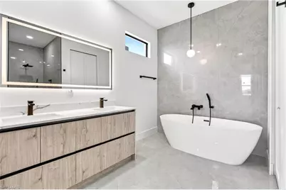 618 NE 12th St, Cape Coral, FL 33909 - Photo 25