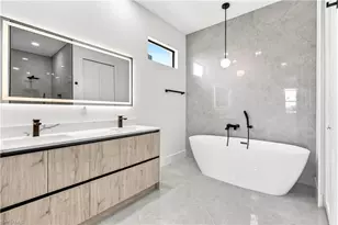 618 NE 12th St, Cape Coral, FL 33909 - Photo 25