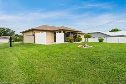 219 NE 7th Pl, Cape Coral, FL 33909 - Photo 7
