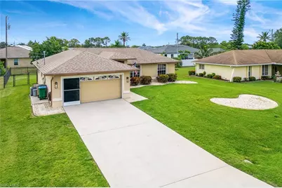 219 NE 7th Pl, Cape Coral, FL 33909 - Photo 9