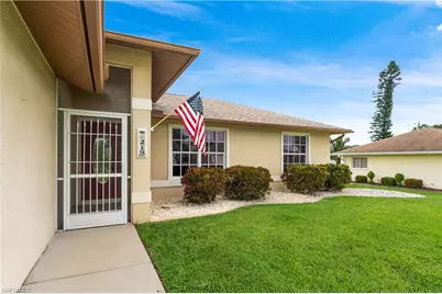 219 NE 7th Pl, Cape Coral, FL 33909 - Photo 5