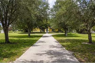 4925 Skates Cir, Fort Myers, FL 33905 - Photo 3