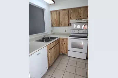 9395 Lennex Ln W #9395, Fort Myers, FL 33919 - Photo 5