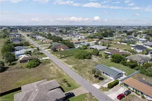 2204 NE 15th Pl, Cape Coral, FL 33909 - Photo 17
