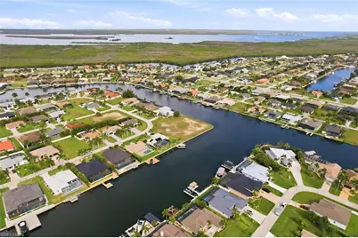 3021 SW 27th Pl, Cape Coral, FL 33914 - Photo 15