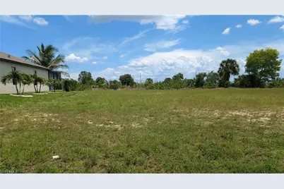 1226 NE 40th St, Cape Coral, FL 33909 - Photo 3
