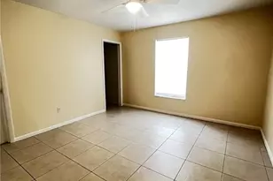 609 SE 23rd Pl, Cape Coral, FL 33990 - Photo 3