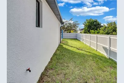 1002 NE 2nd Pl, Cape Coral, FL 33909 - Photo 11