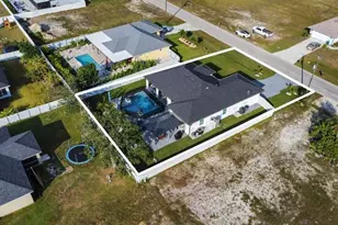 1002 NE 2nd Pl, Cape Coral, FL 33909 - Photo 37