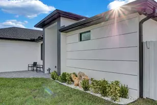 1002 NE 2nd Pl, Cape Coral, FL 33909 - Photo 5