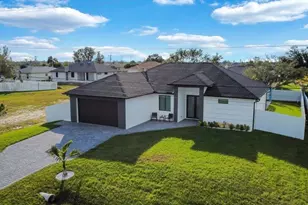 1002 NE 2nd Pl, Cape Coral, FL 33909 - Photo 7