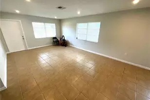 610 SE 13th Ct, Cape Coral, FL 33990 - Photo 5