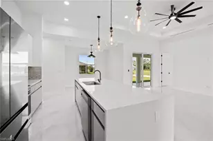 1129 Jacaranda Pkwy E, Cape Coral, FL 33909 - Photo 17