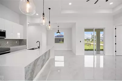1129 Jacaranda Pkwy E, Cape Coral, FL 33909 - Photo 9