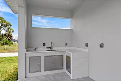 1129 Jacaranda Pkwy E, Cape Coral, FL 33909 - Photo 33