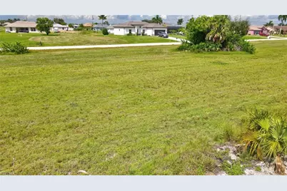 1428 NW 11th Ter, Cape Coral, FL 33993 - Photo 11