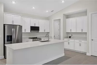 633 SW 13th St, Cape Coral, FL 33991 - Photo 9